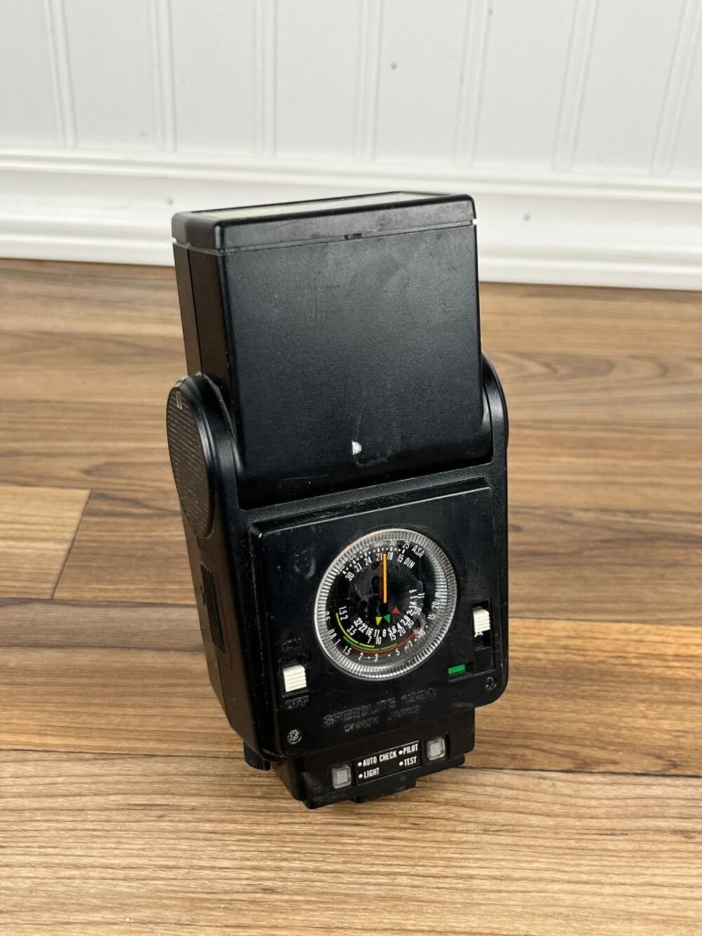 Canon Speedlite 199A Shoe Mount Flash for Film & Digital Cameras with Case